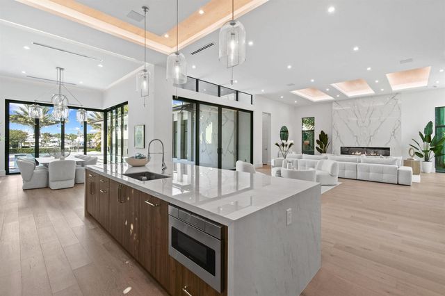2085 Vitex Lane, North Palm Beach, FL 33408