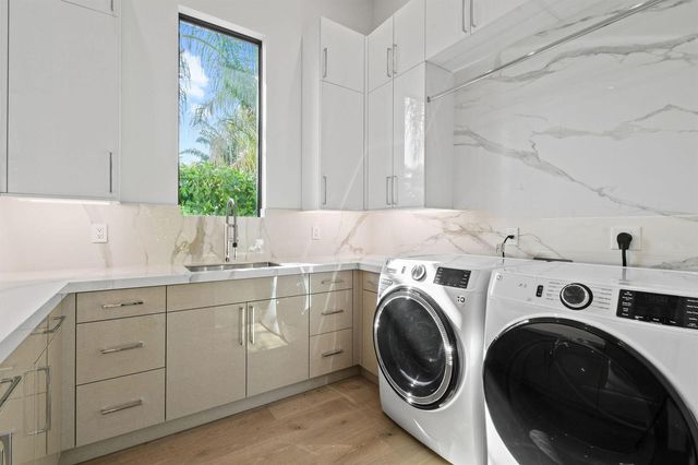 2085 Vitex Lane, North Palm Beach, FL 33408
