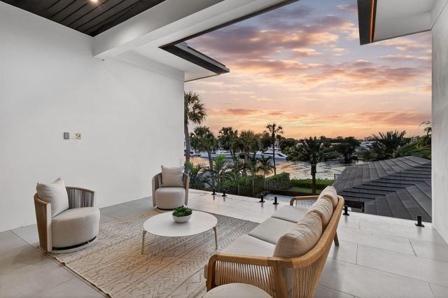 2085 Vitex Lane, North Palm Beach, FL 33408