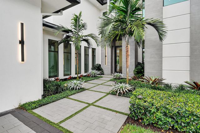 2085 Vitex Lane, North Palm Beach, FL 33408