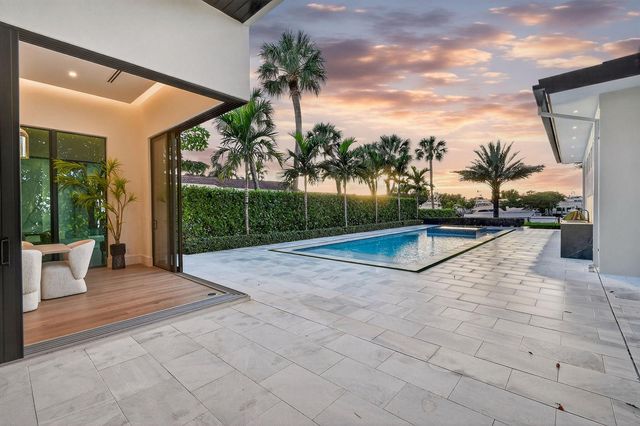 2085 Vitex Lane, North Palm Beach, FL 33408