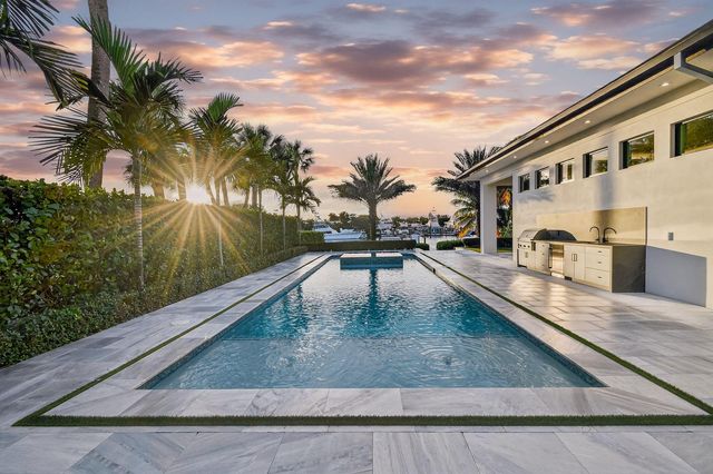 2085 Vitex Lane, North Palm Beach, FL 33408