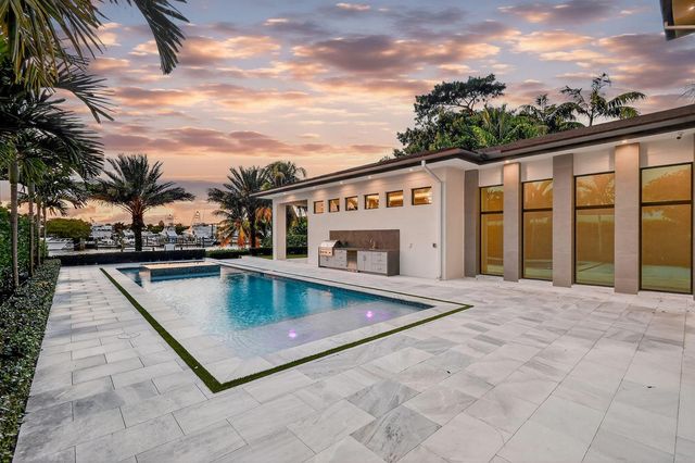 2085 Vitex Lane, North Palm Beach, FL 33408