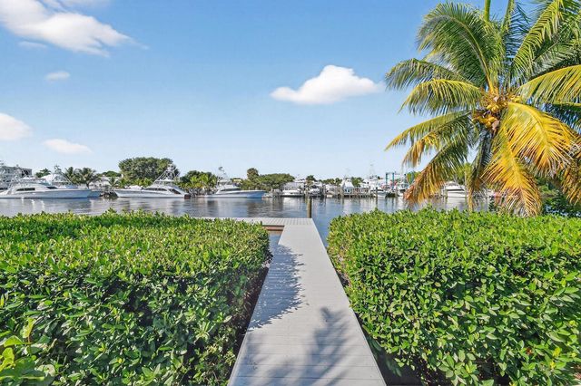 2085 Vitex Lane, North Palm Beach, FL 33408