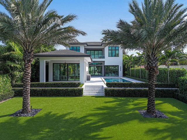 2085 Vitex Lane, North Palm Beach, FL 33408