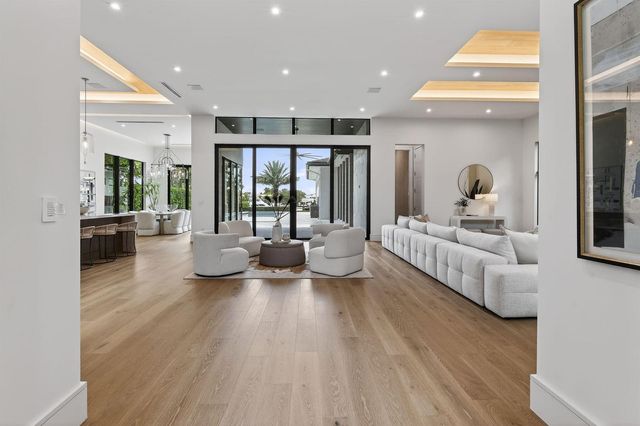 2085 Vitex Lane, North Palm Beach, FL 33408