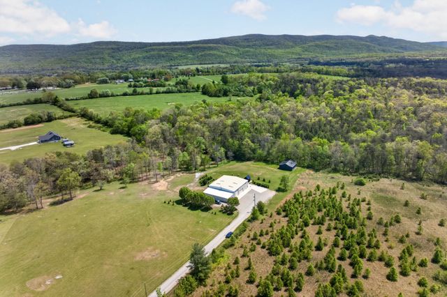 409 Turner Rd, Crossville, TN 38555