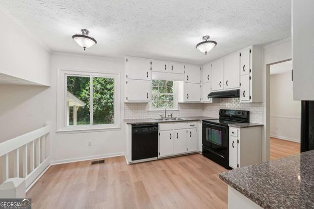 125 Summit Court, Fayetteville, GA 30214