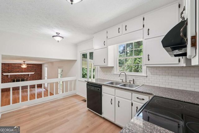 125 Summit Court, Fayetteville, GA 30214