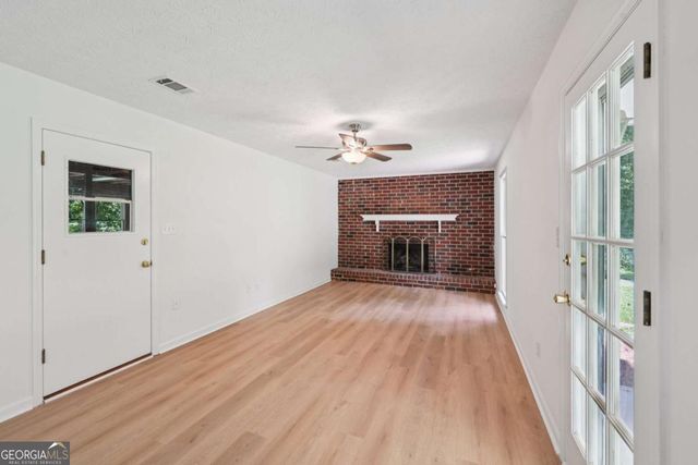 125 Summit Court, Fayetteville, GA 30214