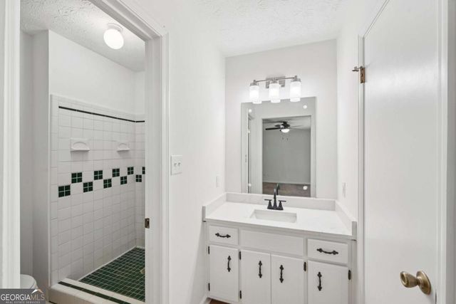 125 Summit Court, Fayetteville, GA 30214