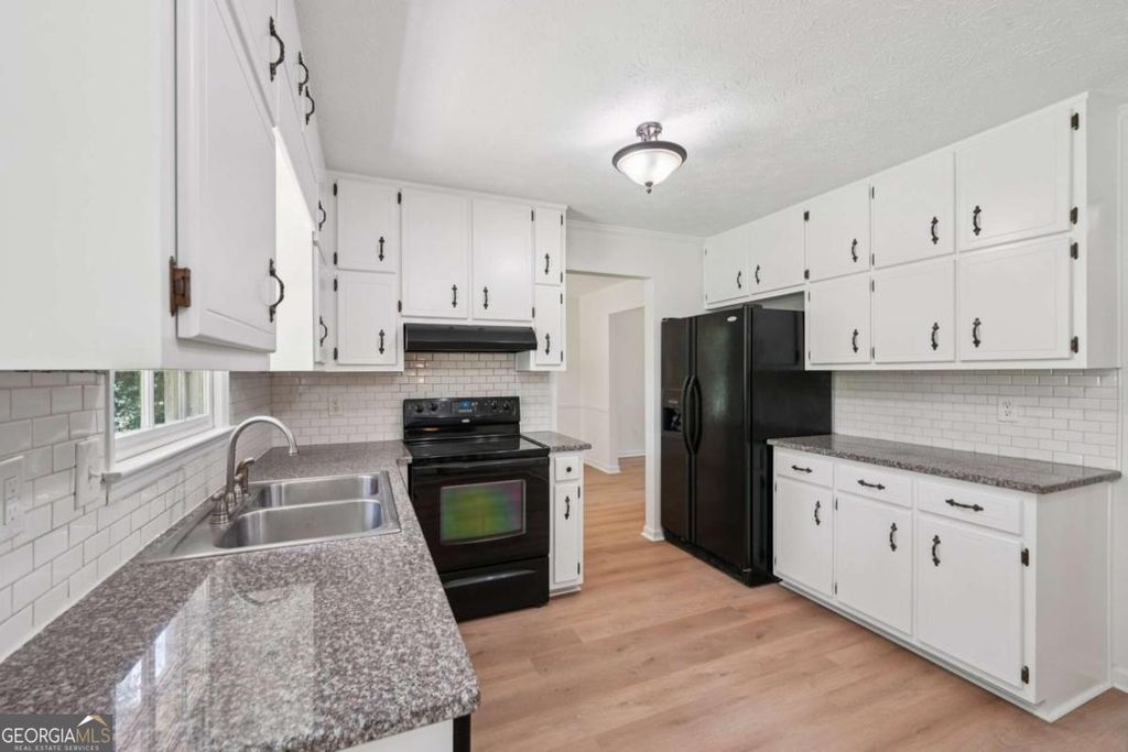 125 Summit Court, Fayetteville, GA 30214