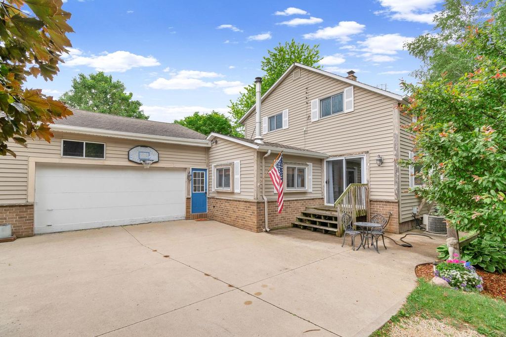 W3355 Lower Hebron ROAD, Fort Atkinson, WI 53538
