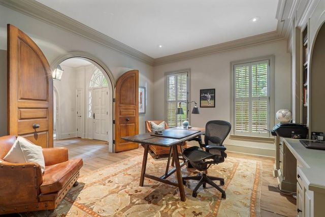 15 Chatsworth Place, Atlanta, GA 30327