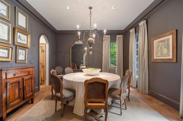 15 Chatsworth Place, Atlanta, GA 30327
