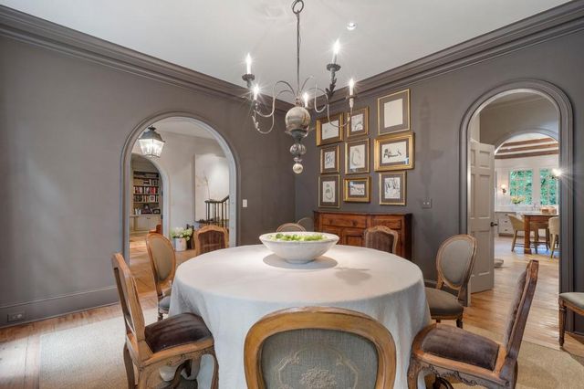 15 Chatsworth Place, Atlanta, GA 30327