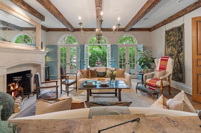 15 Chatsworth Place, Atlanta, GA 30327