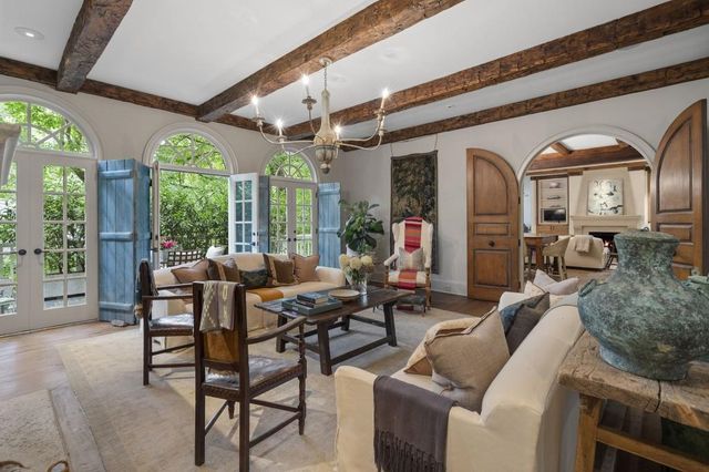 15 Chatsworth Place, Atlanta, GA 30327
