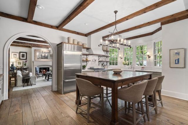 15 Chatsworth Place, Atlanta, GA 30327