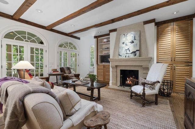 15 Chatsworth Place, Atlanta, GA 30327