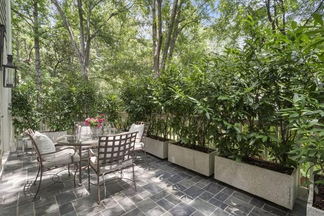 15 Chatsworth Place, Atlanta, GA 30327