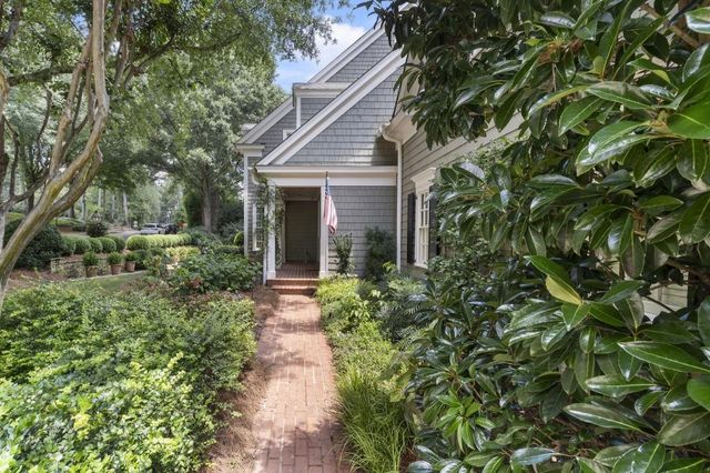 15 Chatsworth Place, Atlanta, GA 30327
