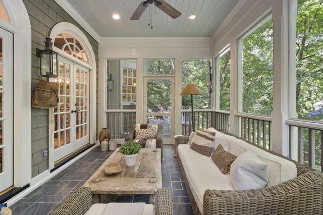 15 Chatsworth Place, Atlanta, GA 30327