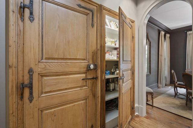 15 Chatsworth Place, Atlanta, GA 30327