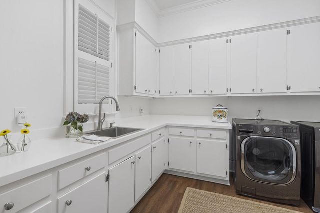 15 Chatsworth Place, Atlanta, GA 30327