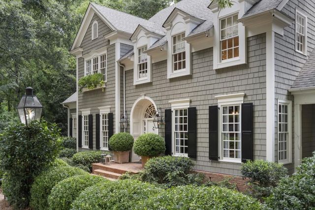 15 Chatsworth Place, Atlanta, GA 30327