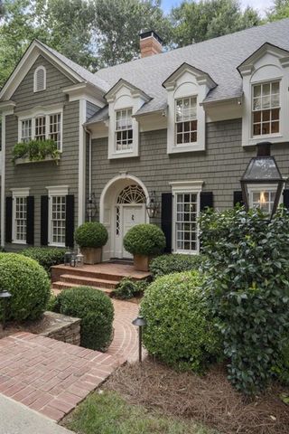 15 Chatsworth Place, Atlanta, GA 30327