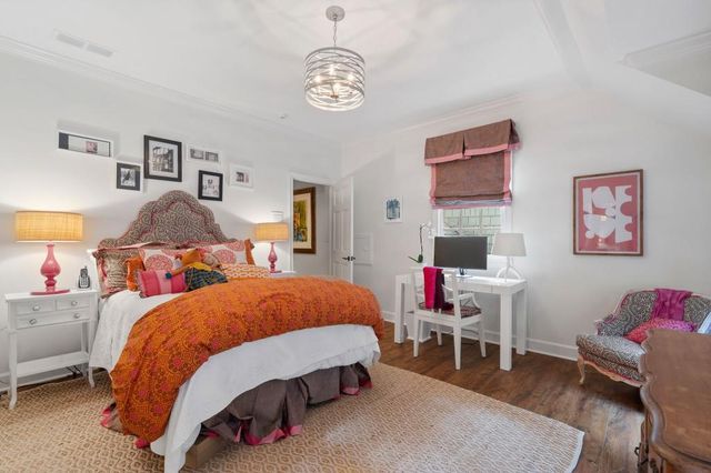 15 Chatsworth Place, Atlanta, GA 30327