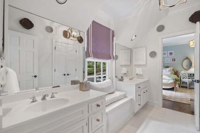 15 Chatsworth Place, Atlanta, GA 30327