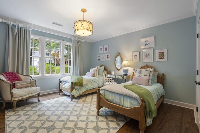 15 Chatsworth Place, Atlanta, GA 30327