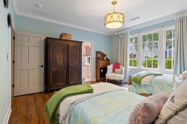 15 Chatsworth Place, Atlanta, GA 30327