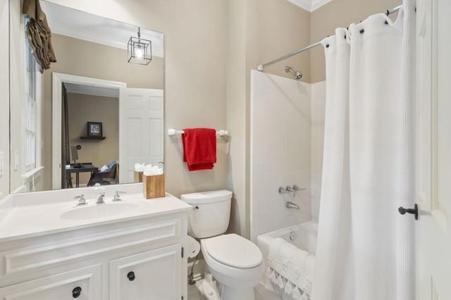 15 Chatsworth Place, Atlanta, GA 30327