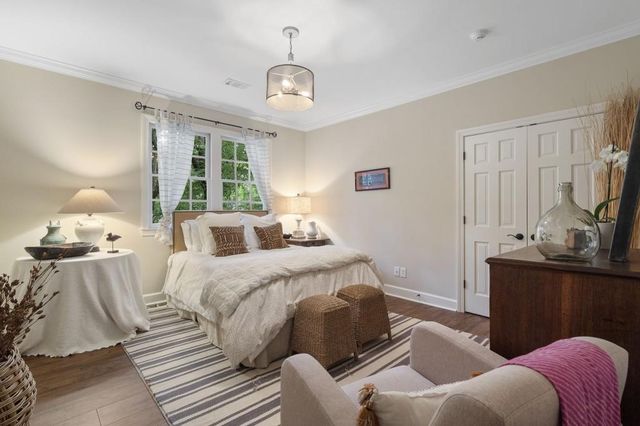 15 Chatsworth Place, Atlanta, GA 30327