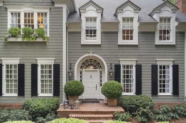 15 Chatsworth Place, Atlanta, GA 30327