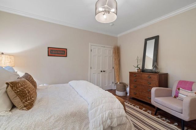 15 Chatsworth Place, Atlanta, GA 30327