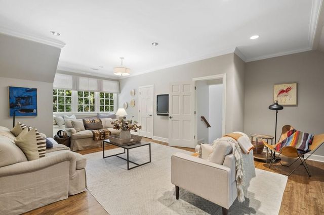 15 Chatsworth Place, Atlanta, GA 30327