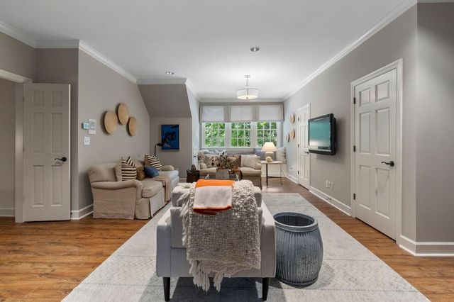 15 Chatsworth Place, Atlanta, GA 30327