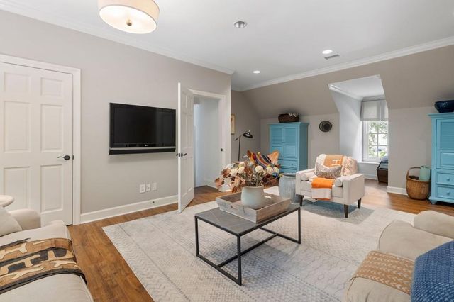 15 Chatsworth Place, Atlanta, GA 30327