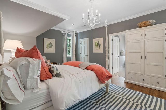 15 Chatsworth Place, Atlanta, GA 30327