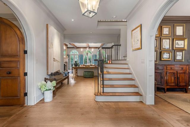 15 Chatsworth Place, Atlanta, GA 30327