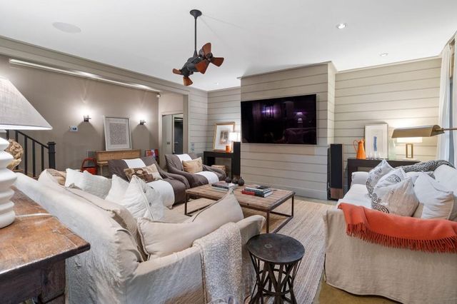 15 Chatsworth Place, Atlanta, GA 30327