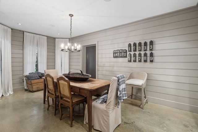 15 Chatsworth Place, Atlanta, GA 30327
