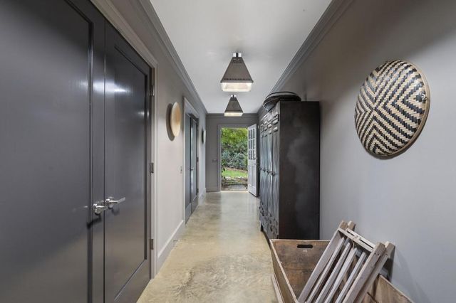 15 Chatsworth Place, Atlanta, GA 30327