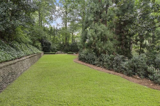 15 Chatsworth Place, Atlanta, GA 30327