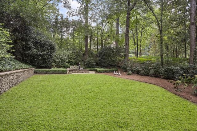 15 Chatsworth Place, Atlanta, GA 30327