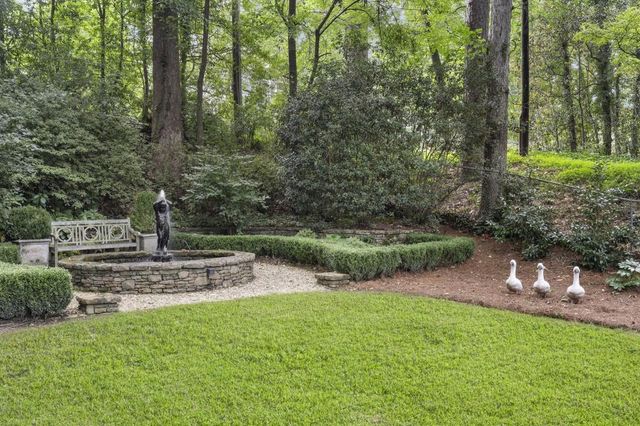 15 Chatsworth Place, Atlanta, GA 30327